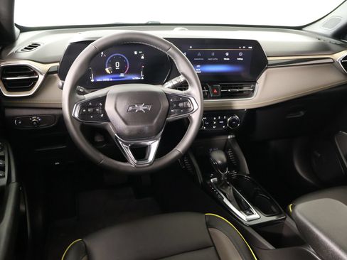 Used 2025 Chevrolet TrailBlazer ACTIV w/ Convenience Package AWD/4WD image 2