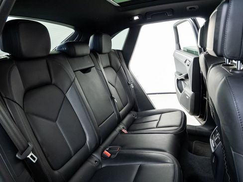 Certified 2025 Porsche Macan image 23