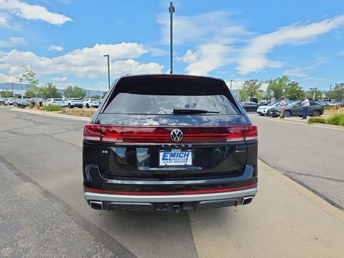 Used 2024 Volkswagen Atlas Peak Edition SE AWD/4WD image 4