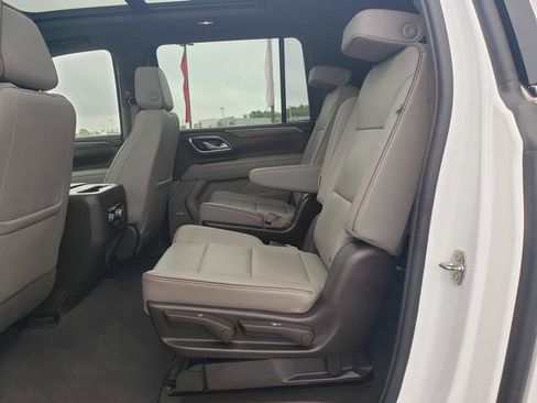 Used 2023 GMC Yukon XL SLT AWD/4WD image 12