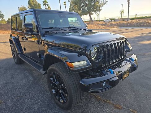 Used 2021 Jeep Wrangler Unlimited Sahara AWD/4WD image 3