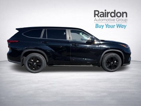 Used 2023 Toyota Highlander XLE AWD/4WD image 8