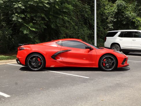 Used 2020 Chevrolet Corvette Stingray Preferred Cpe w/ 2LT Preferred Equipment Group RWD image 9