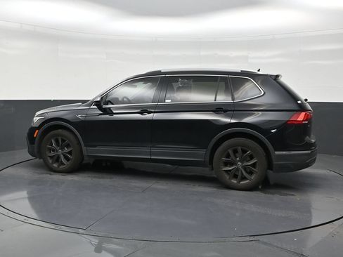 Used 2024 Volkswagen Tiguan SE FWD image 2