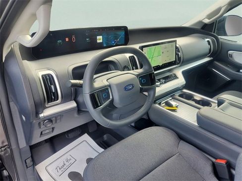 New 2025 Ford Expedition Active image 23