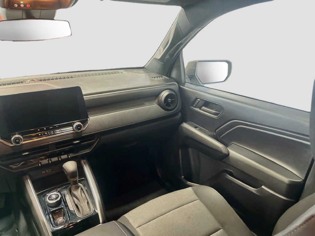 Used 2024 Chevrolet Colorado Trail Boss AWD/4WD image 23
