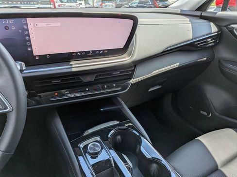 Used 2025 Buick Envision Preferred AWD/4WD image 24