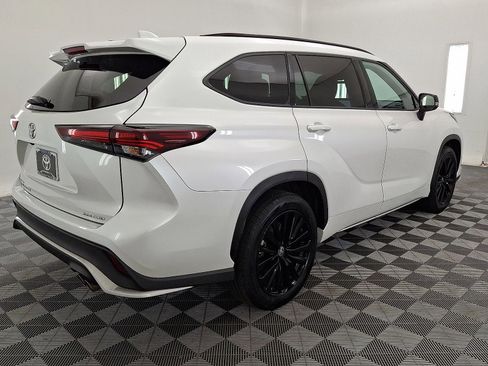 Used 2024 Toyota Highlander XSE AWD/4WD image 17