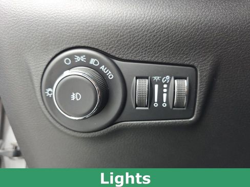 Used 2023 Jeep Compass Latitude image 23