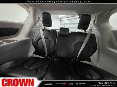 Used 2024 Chrysler Pacifica Limited FWD image 19