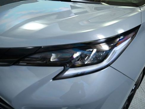 Used 2025 Toyota Sienna XLE Woodland Edition image 13