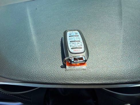 Used 2023 Chrysler Pacifica Touring-L FWD image 37