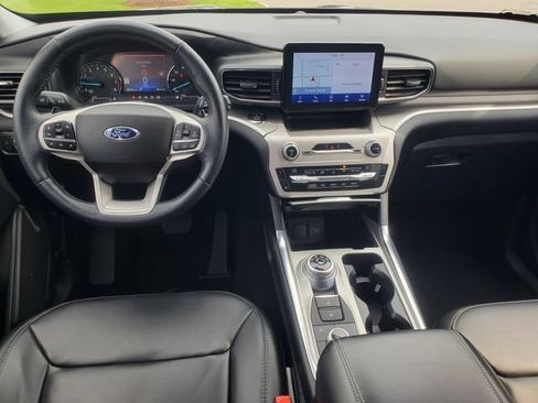 Used 2021 Ford Explorer XLT w/ Equipment Group 202A AWD/4WD image 26