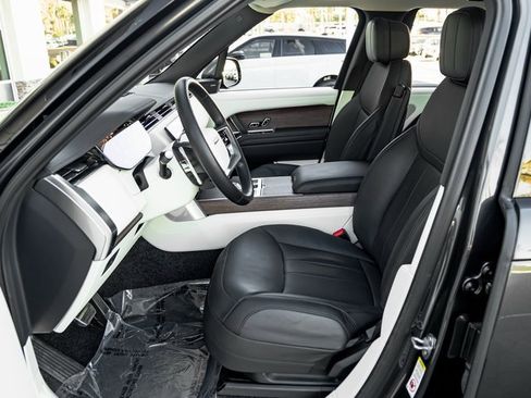 Used 2023 Land Rover Range Rover SE image 14