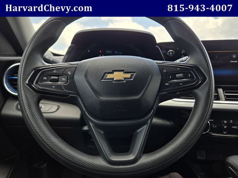 Certified 2025 Chevrolet Trax LT FWD image 15