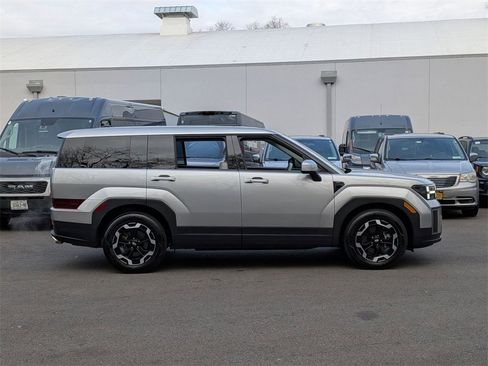 Used 2024 Hyundai Santa Fe SE image 2