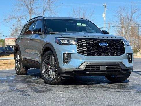 New 2026 Ford Explorer ST-Line w/ ST-Line Street Pack RWD image 2