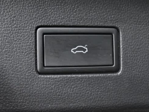 Used 2025 Volkswagen Atlas SEL image 11