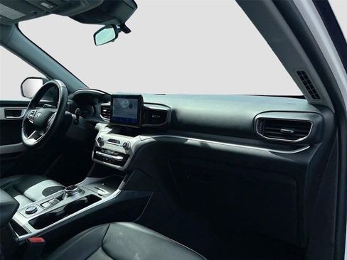 Used 2023 Ford Explorer XLT w/ Equipment Group 202A image 15