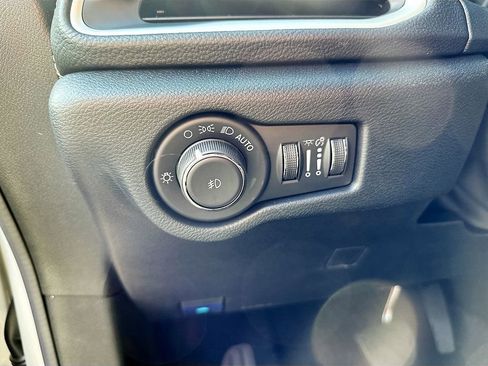 New 2026 Chrysler Pacifica Select w/ S Appearance Package image 13