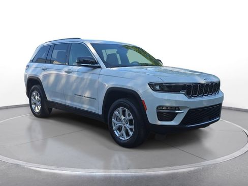 Certified 2023 Jeep Grand Cherokee Limited AWD/4WD image 3