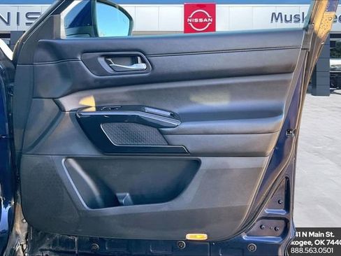 Used 2022 Nissan Pathfinder SV image 25