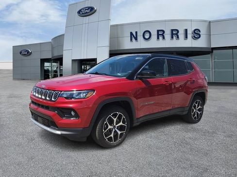 Used 2025 Jeep Compass Limited AWD/4WD image 2