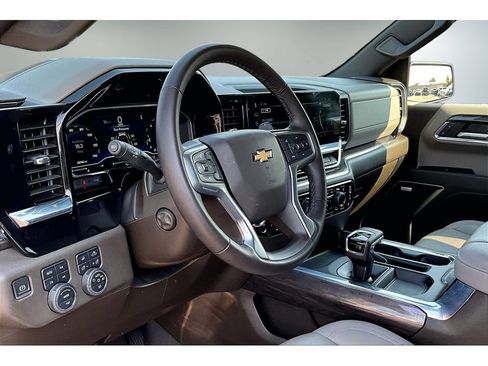 Used 2024 Chevrolet Silverado 1500 LTZ w/ LTZ Convenience Package II AWD/4WD image 18