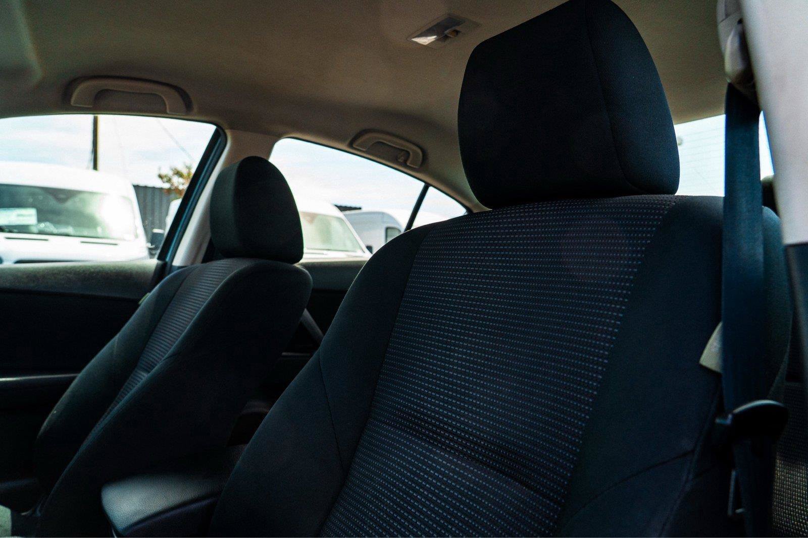 Used 2013 MAZDA MAZDA3 i Sport FWD image 9
