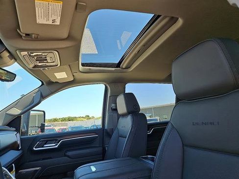 New 2025 GMC Sierra 2500 Denali w/ Denali Reserve Package image 12