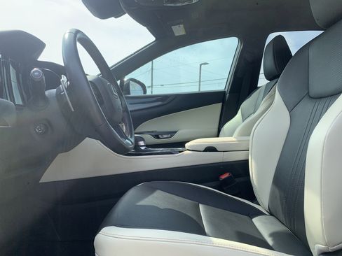 Used 2024 Lexus NX 250 FWD w/ Towing Package (2000 Lbs) image 16