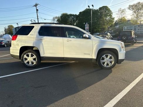 Used 2017 GMC Terrain SLE w/ Convenience Package FWD image 3