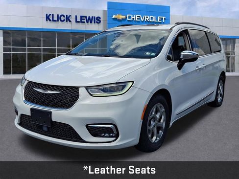 Used 2023 Chrysler Pacifica Limited w/ Uconnect Theater Family Group FWD image 3