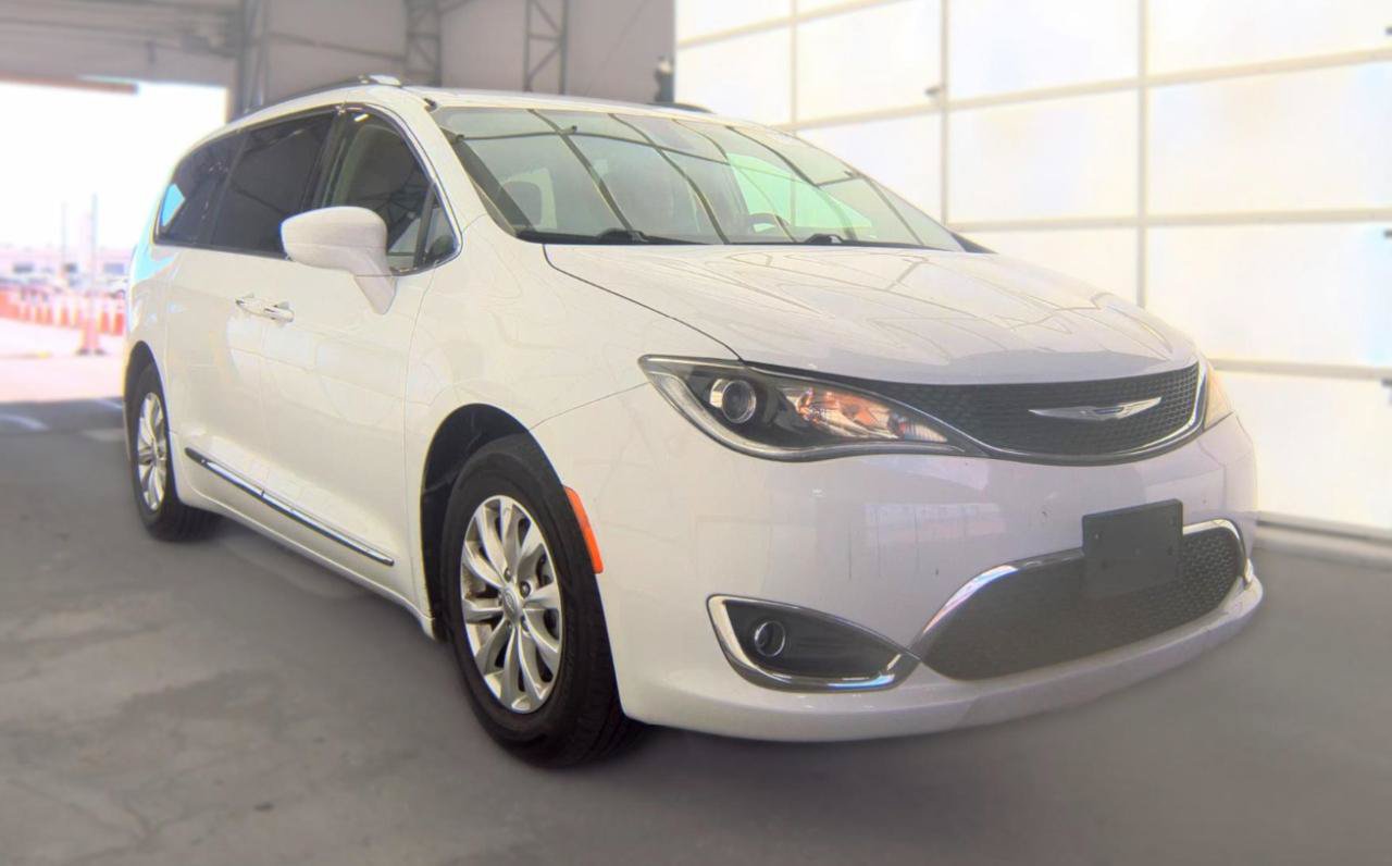 Used 2019 Chrysler Pacifica Touring-L FWD image 4