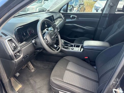 Used 2023 Kia Sorento LX AWD/4WD image 18