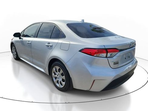 Used 2025 Toyota Corolla LE FWD image 3