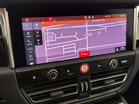 Certified 2024 Porsche Macan AWD/4WD image 19