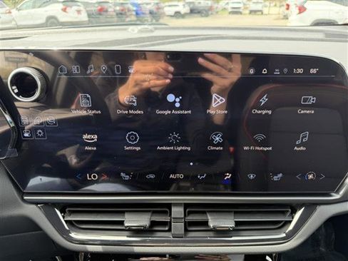 New 2025 Chevrolet Equinox EV RS image 25