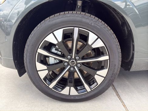 New 2026 Volvo XC60 B5 Plus w/ Climate Package PRO AWD/4WD image 10