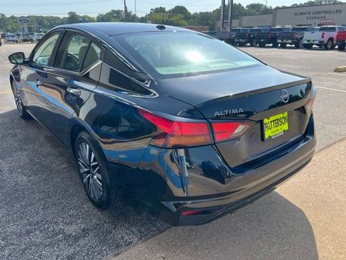 Used 2025 Nissan Altima 2.5 SV FWD image 6