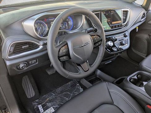 New 2026 Chrysler Pacifica Select w/ S Appearance Package FWD image 3