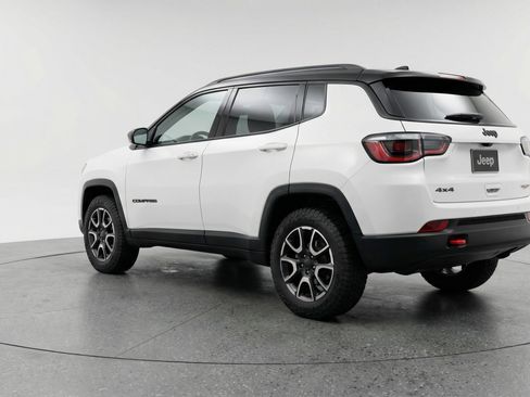 Used 2025 Jeep Compass Trailhawk AWD/4WD image 6
