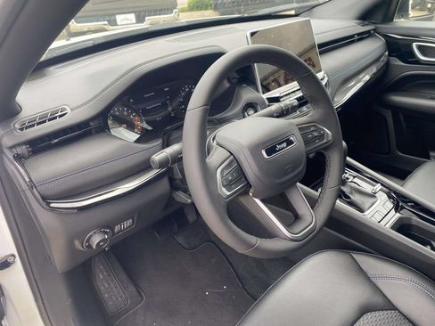New 2026 Jeep Compass Latitude AWD/4WD image 18