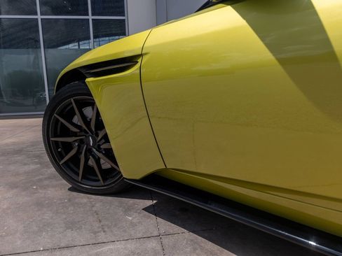 Used 2022 Aston Martin DB11 Volante RWD image 14