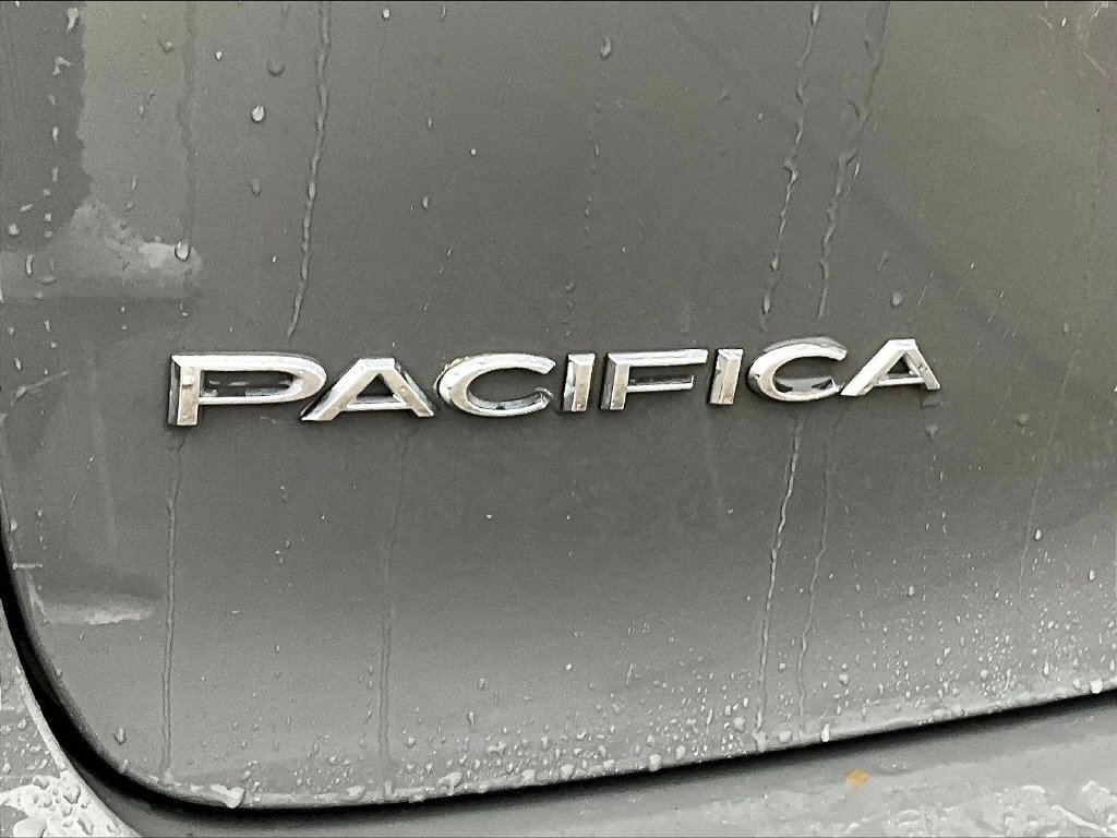 Used 2022 Chrysler Pacifica Touring-L FWD image 26