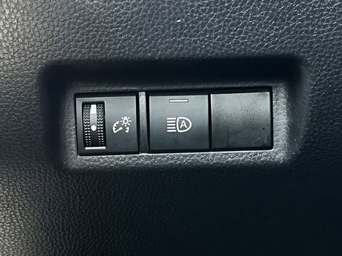 Used 2025 Toyota RAV4 XLE image 20