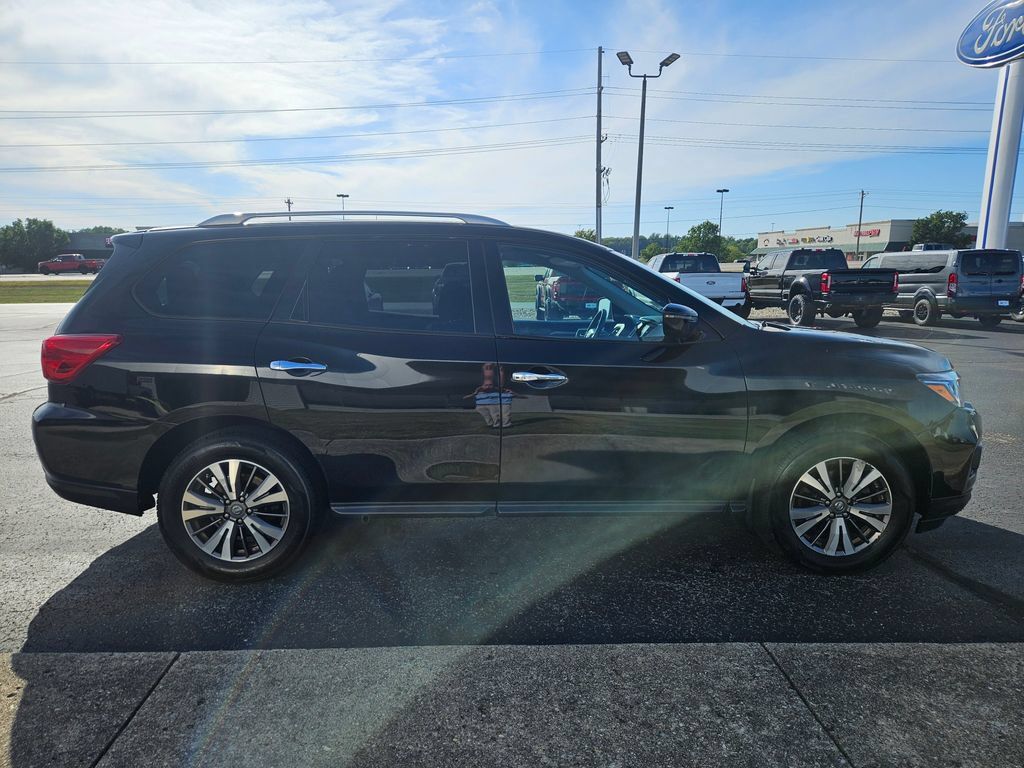 Used 2017 Nissan Pathfinder SV w/ SV Tech Package AWD/4WD image 5