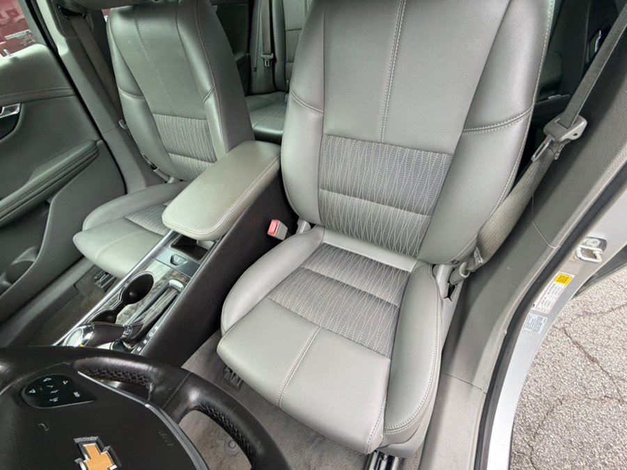 Used 2015 Chevrolet Impala LT Eco w/ Navigation Package w/ Convenience Package FWD image 13