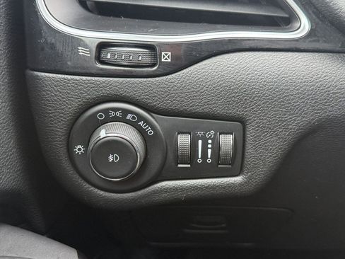 Used 2021 Jeep Cherokee Latitude Plus image 21