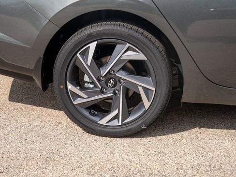 New 2025 Hyundai Elantra SEL image 9